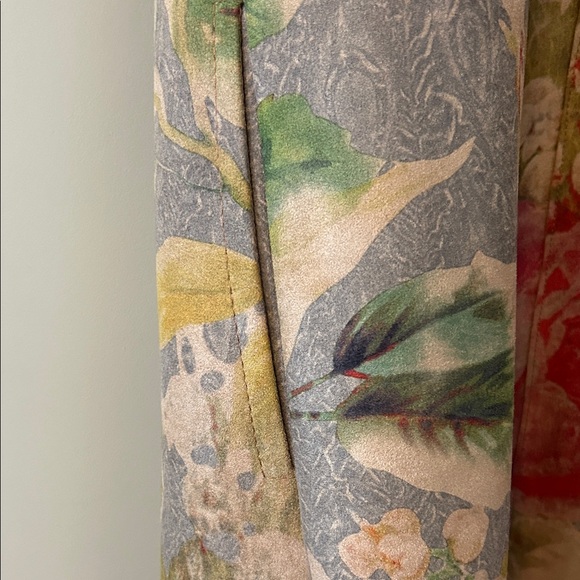 Sleeveless Taupe Floral Long Vest with Pink Rose Detail - Picture 3 of 4